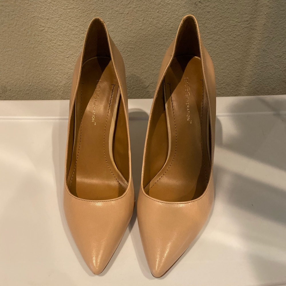 BCBG nude pumps. Great condition! 8.5